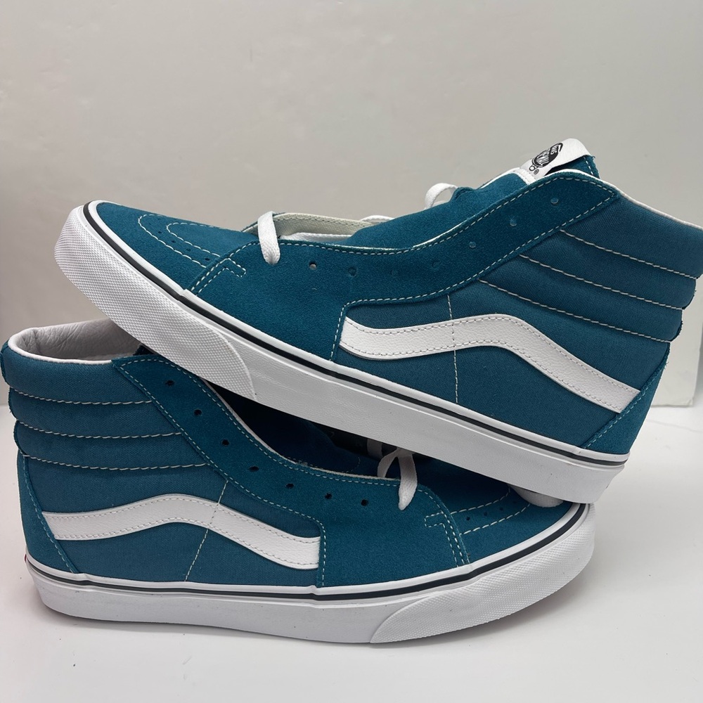 Vans Men’s Sk8-Hi
Blue Coral/True White Sneakers
VN0A32QG9EM High-Top